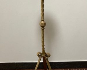 Hoge kaarsstaander. - hoogte 90cm - €5,00 / stuk