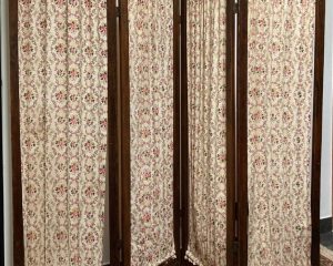 Paravan met 4 panelen - Breedte per paneel 45cm - Hoogte 165cm - €10,00 (1)