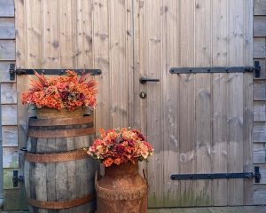 Wijnvat zonder of met bloemen €8,00 of €15,00 - Melkkit zonder of met bloemen €6,00 of €13,00 (1)